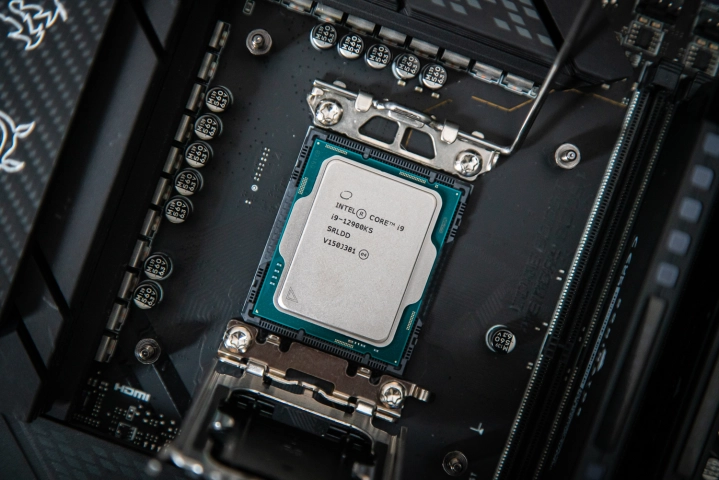 CPU Intel sẽ tăng giá bán đắt hơn rất nhiều, mang lại lợi thế cho AMD?
