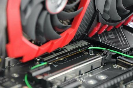 o ssd tren main 8 dấu hiệu ổ SSD sắp hư hỏng