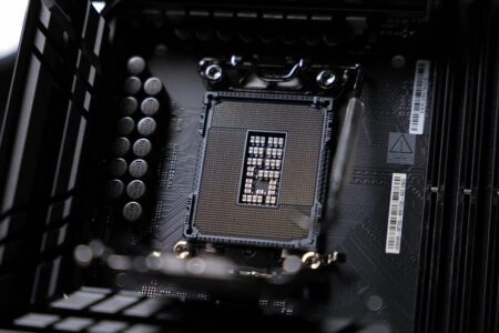 Intel cân nhắc kéo dài vòng đời socket CPU để cạnh tranh với AMD