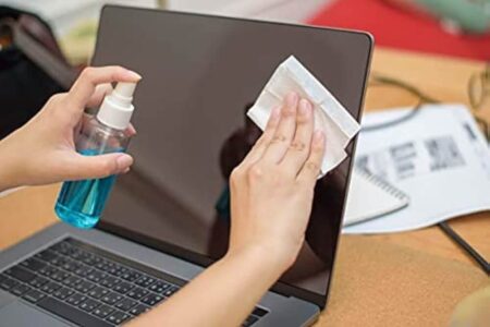 Sai lầm phổ biến khi vệ sinh màn hình máy tính mà nhiều người vẫn mắc phải