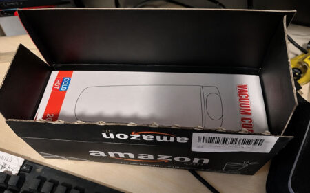 Mua RTX 5080 giá rẻ, khách hàng nhận về một chiếc cốc giữ nhiệt